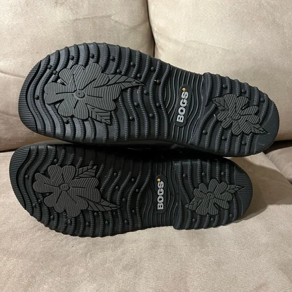 Bogs Women's Waterproof Ankle Boots - Black - Picture 7 of 9